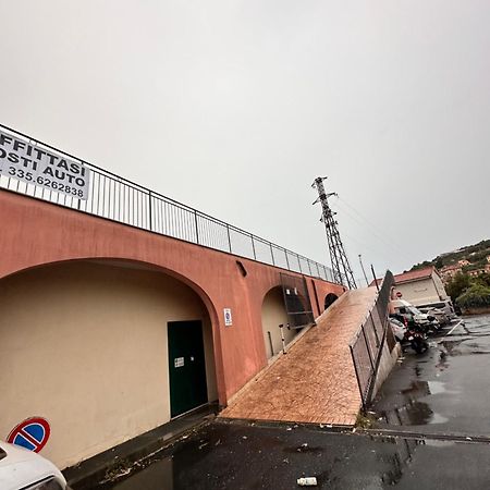 Ferienwohnung Fronte Mare-Piscina- Pista Ciclabile Imperia Exterior foto