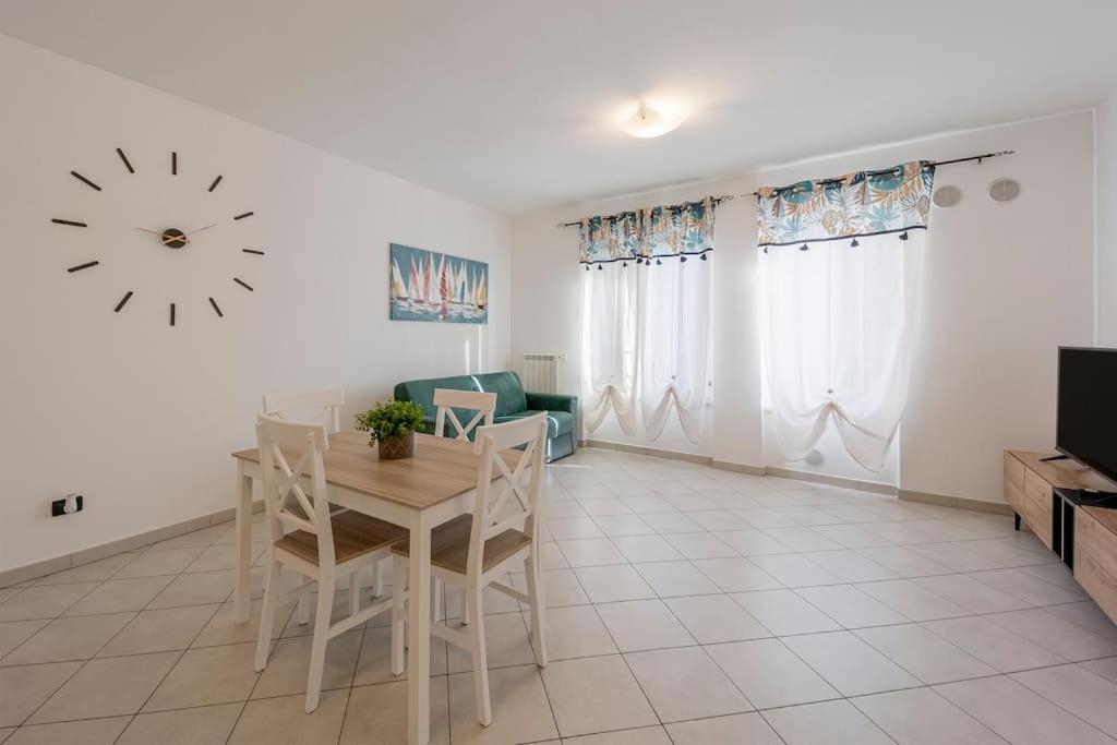 Ferienwohnung Fronte Mare-Piscina- Pista Ciclabile Imperia Exterior foto