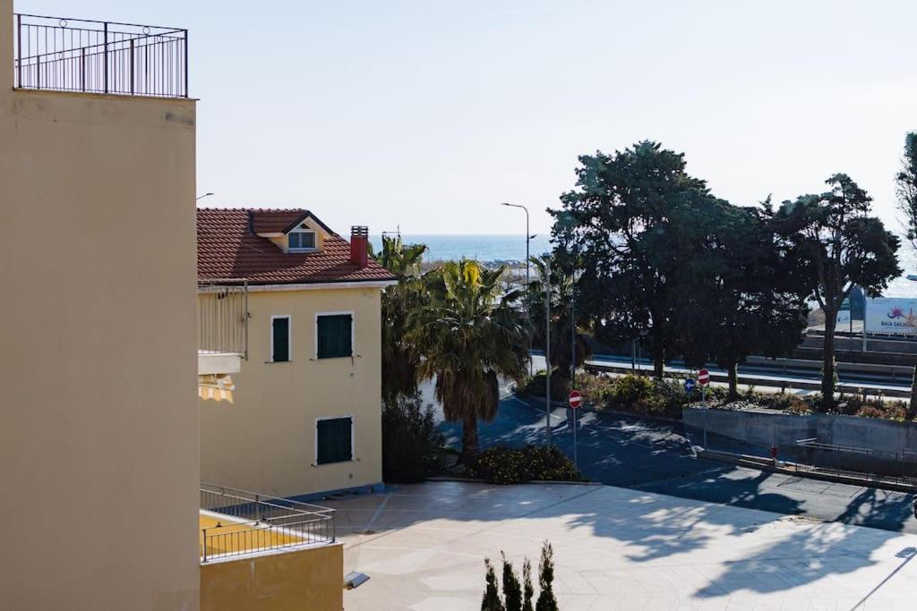 Ferienwohnung Fronte Mare-Piscina- Pista Ciclabile Imperia Exterior foto